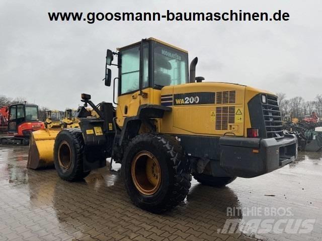 Komatsu WA 200 Chargeuse sur pneus