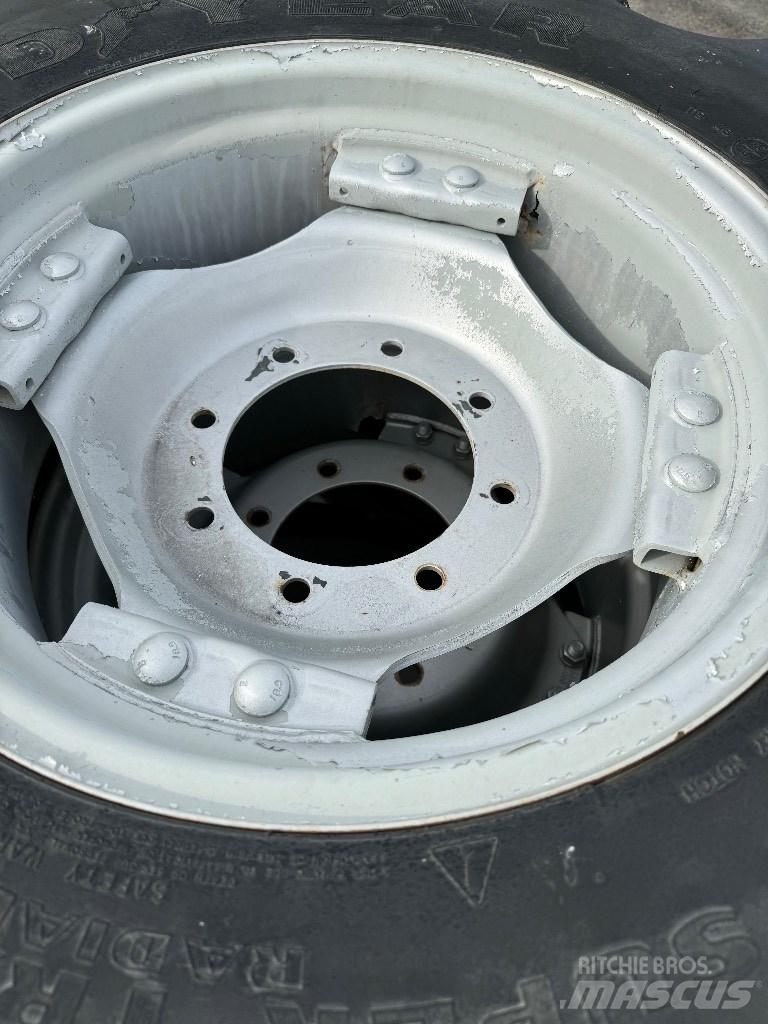 Goodyear 13.6R38 Pneus, roues et jantes