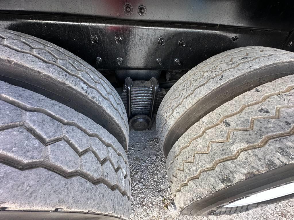 Mack GU713 Camion aspirateur, Hydrocureur