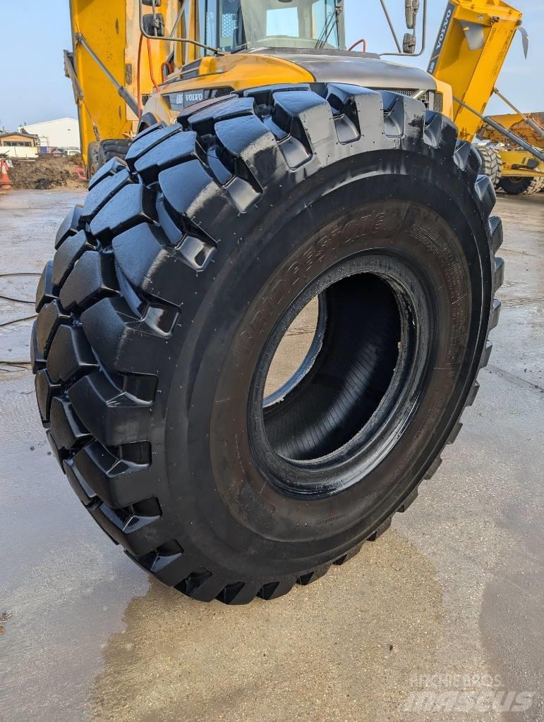 Bridgestone VLTS Pneus, roues et jantes