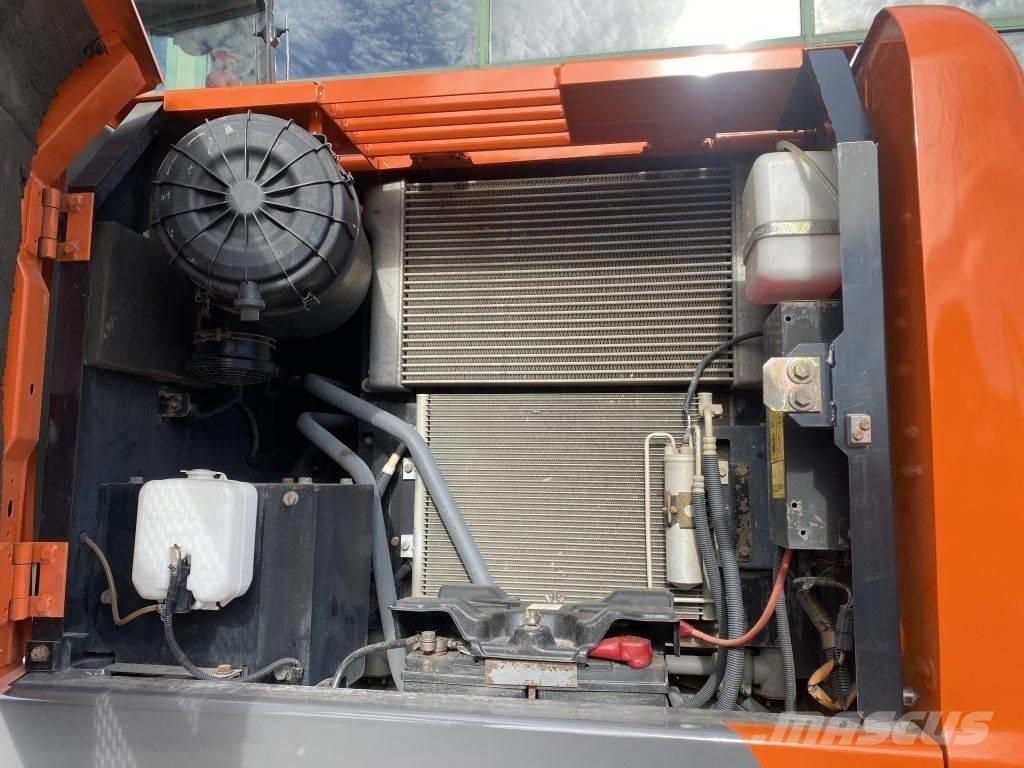 Hitachi ZX 140 W-3 Pelle sur pneus