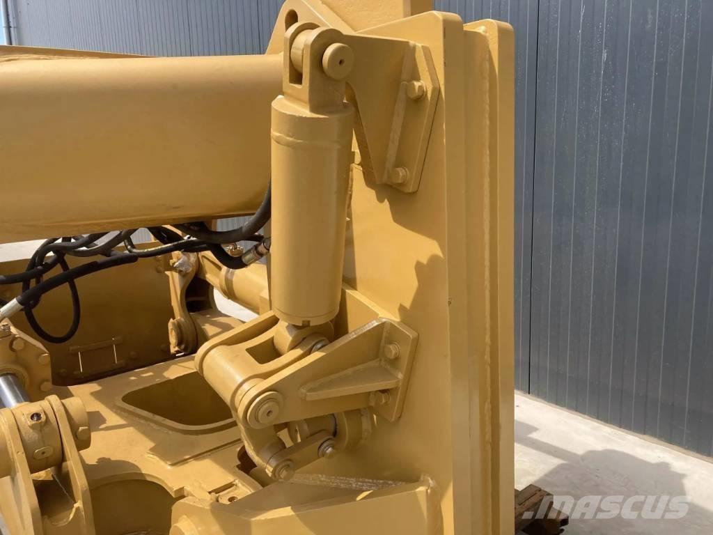 CAT D8 Scarificateur
