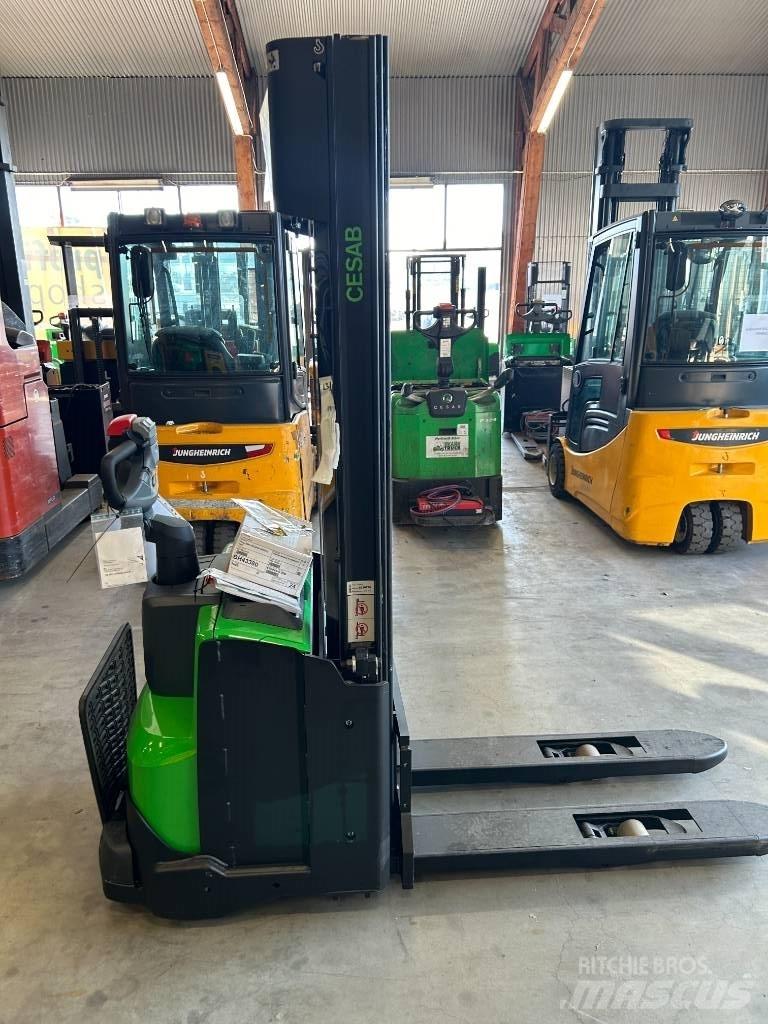 Cesab S 212 L Gerbeur accompagnant