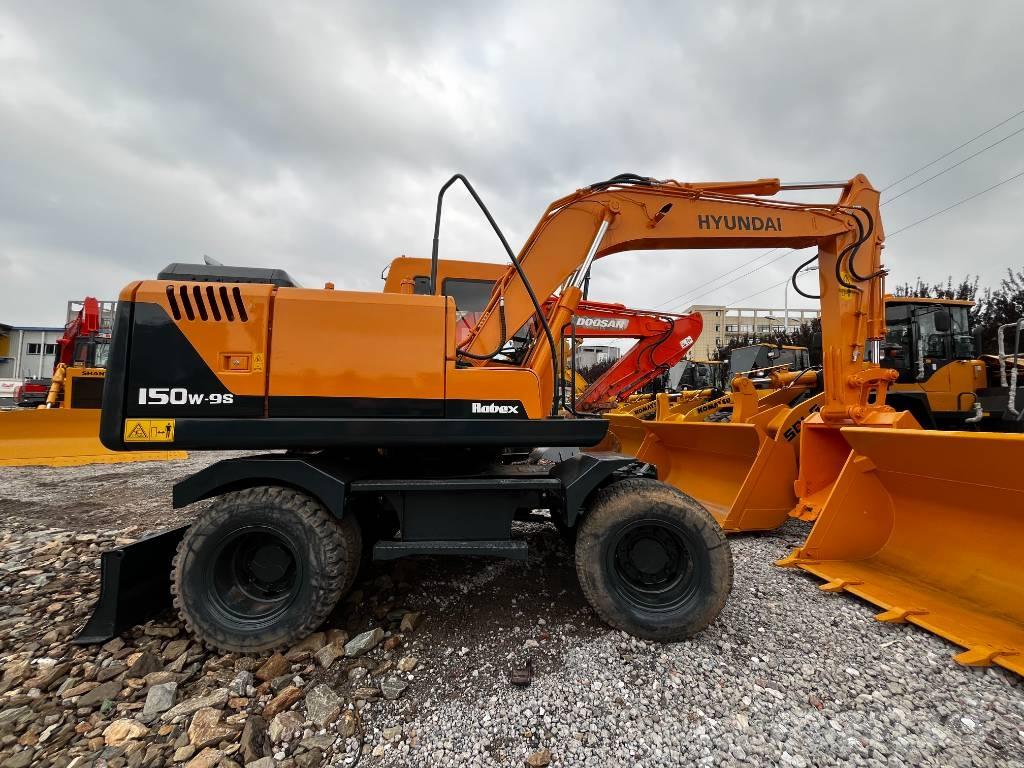 Hyundai 150W-7 Pelle sur pneus