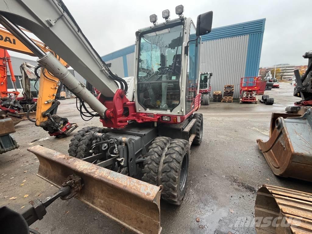 Takeuchi TB 295 W Pelle sur pneus