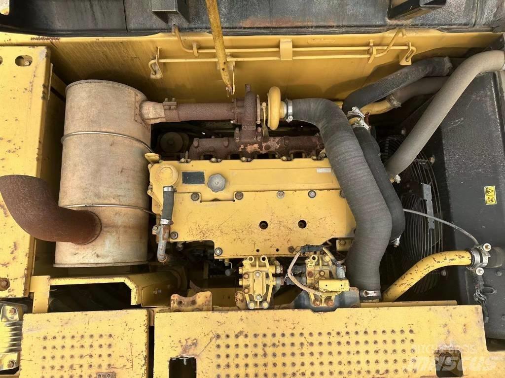 CAT 323D Pelle sur chenilles