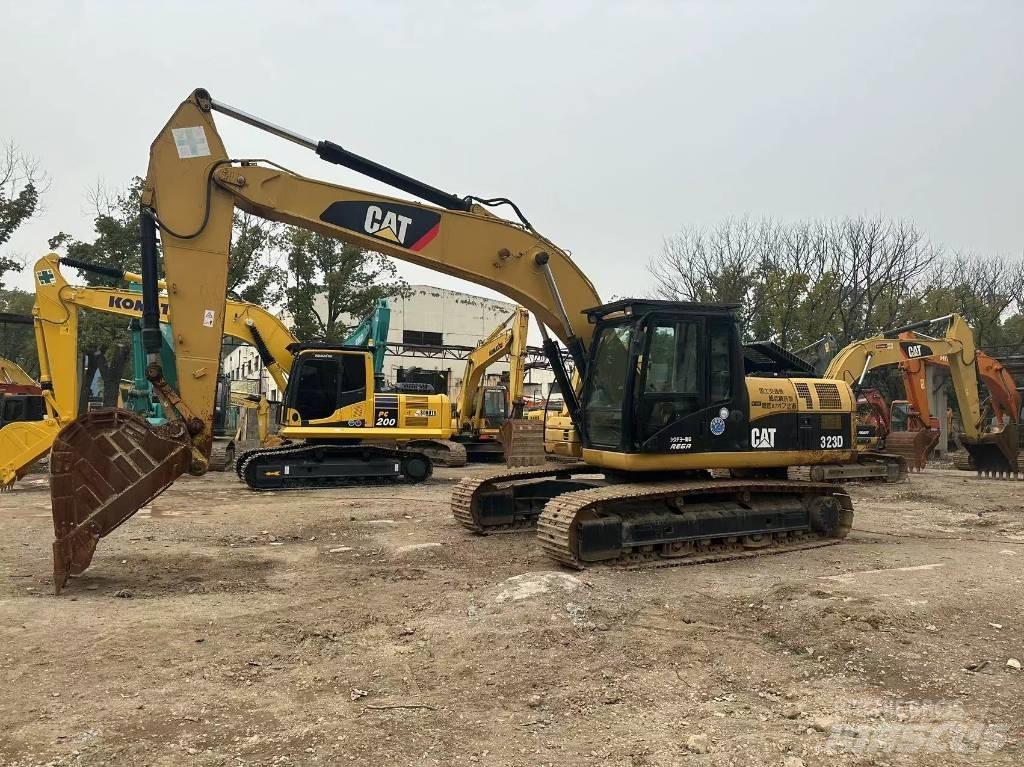 CAT 323D Pelle sur chenilles