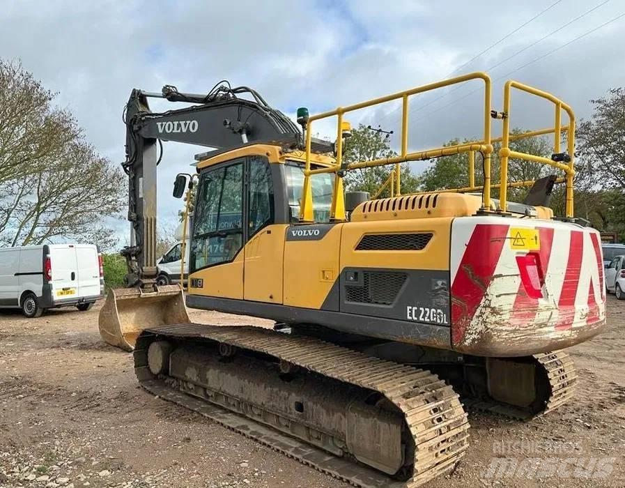 Volvo EC 220 DL Pelle sur chenilles