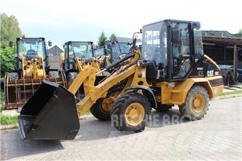CAT 902 Chargeuse sur pneus