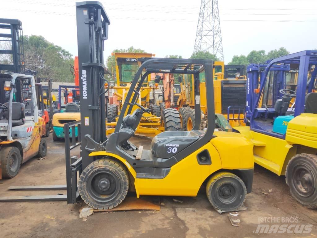 Komatsu FD 30 T-17 Chariots diesel