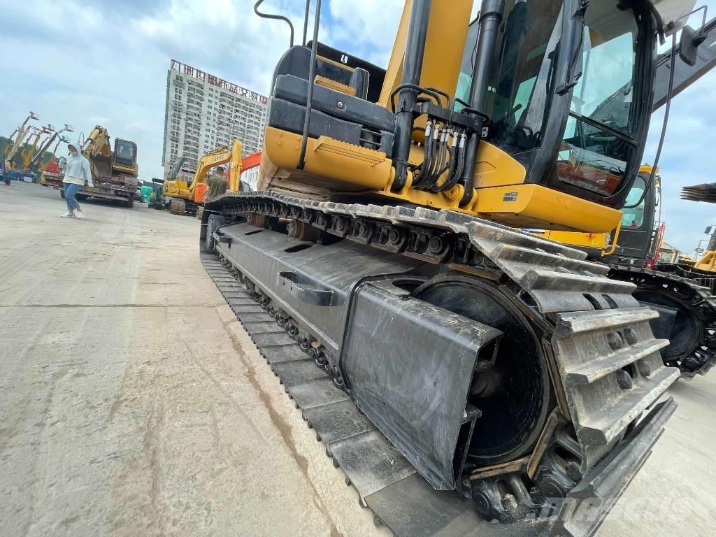 CAT 323 D Pelle sur chenilles