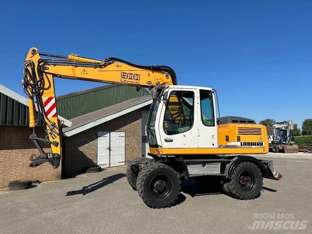 Liebherr A900C Pelle sur pneus