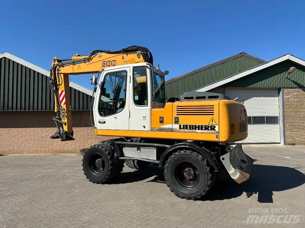 Liebherr A900C Pelle sur pneus