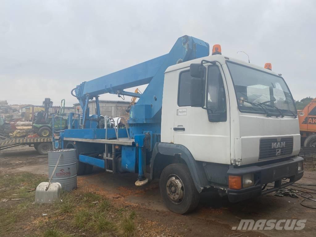 MAN 8.163 Camion plateau ridelle avec grue