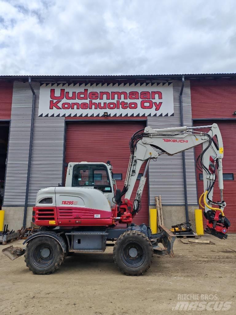 Takeuchi TB295W Pelle sur pneus