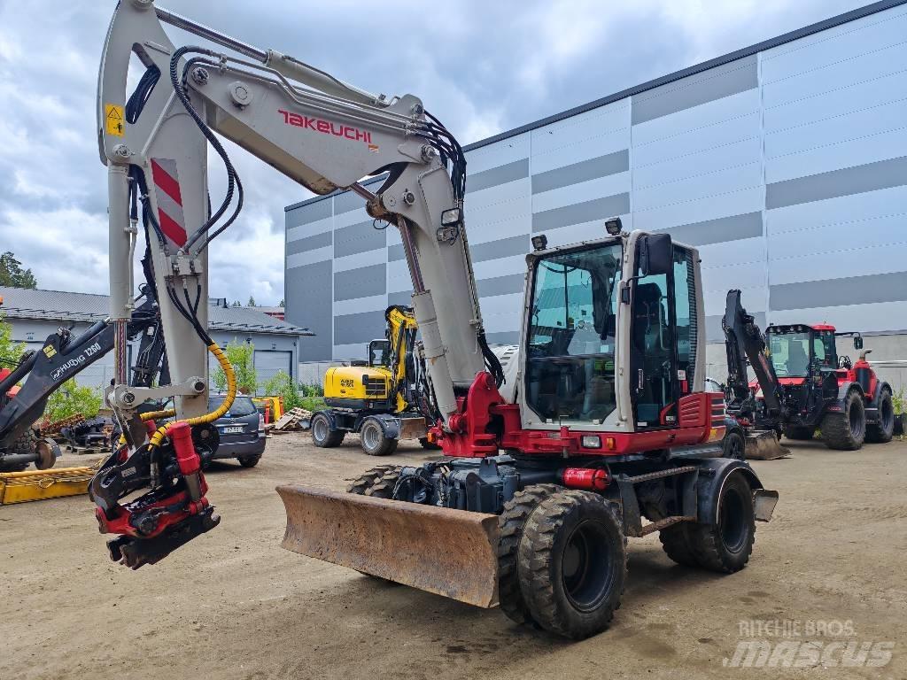 Takeuchi TB295W Pelle sur pneus