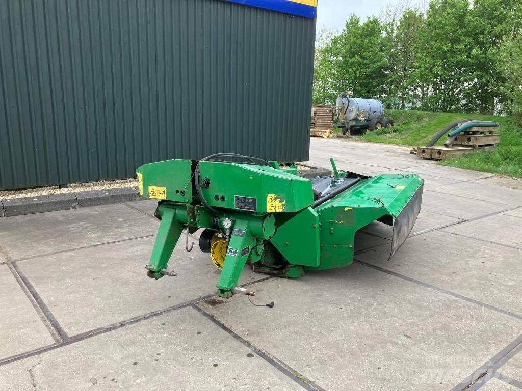 John Deere 328 Faucheuse