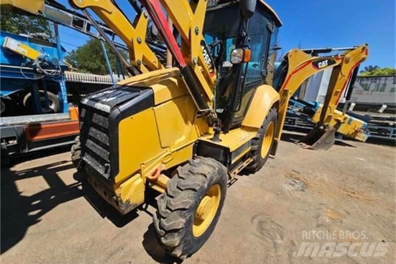 CAT 426F2 TLB Tractopelle