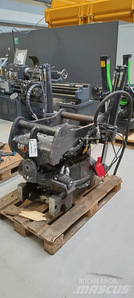 CAT TRS 23 Pelle sur chenilles