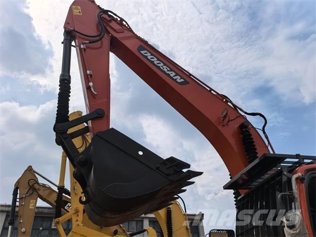 Doosan DX 225 LC Pelle sur chenilles