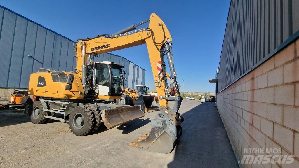 Liebherr A 920 Pelle sur pneus