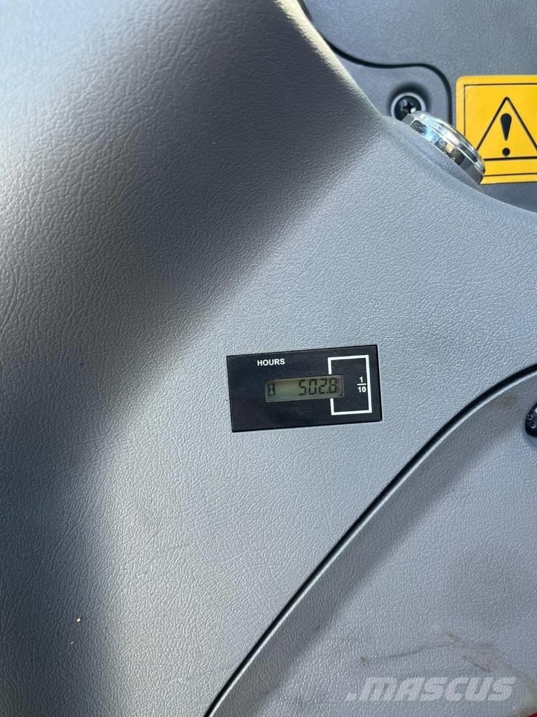 Hyundai HW 65 A Pelle sur pneus