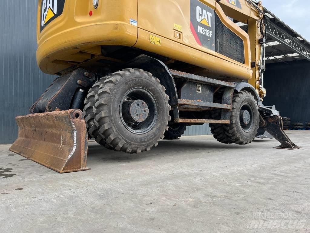 CAT M318F Pelle sur pneus