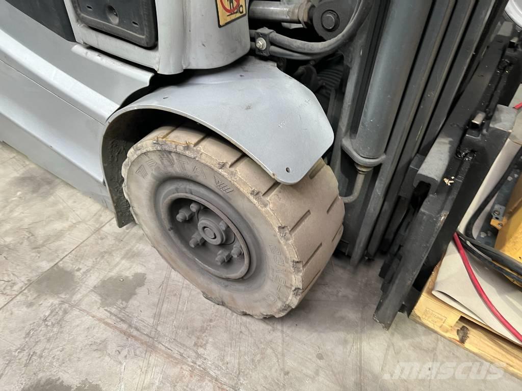 Still RX 60-25 Chariots élévateurs électriques