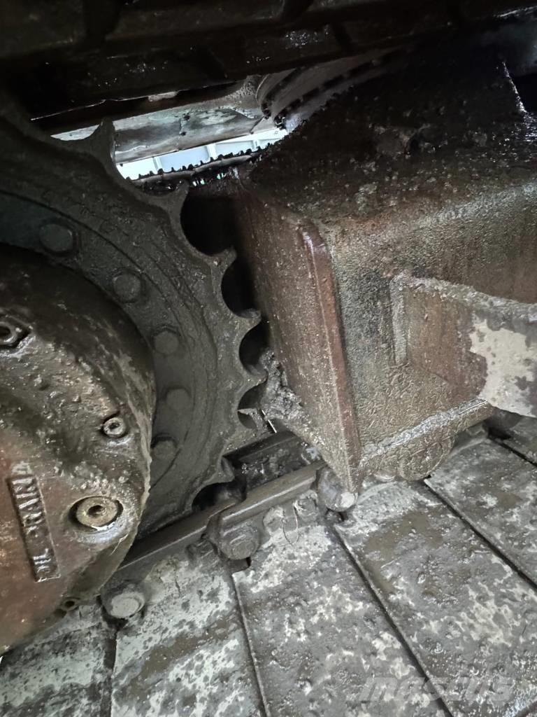 JCB JS 130 Pelle sur chenilles