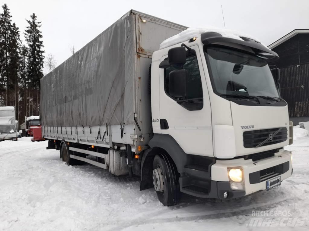 Volvo FL 240 Camion plateau ridelle avec grue