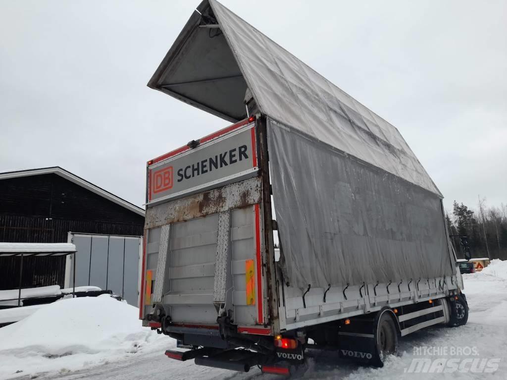 Volvo FL 240 Camion plateau ridelle avec grue
