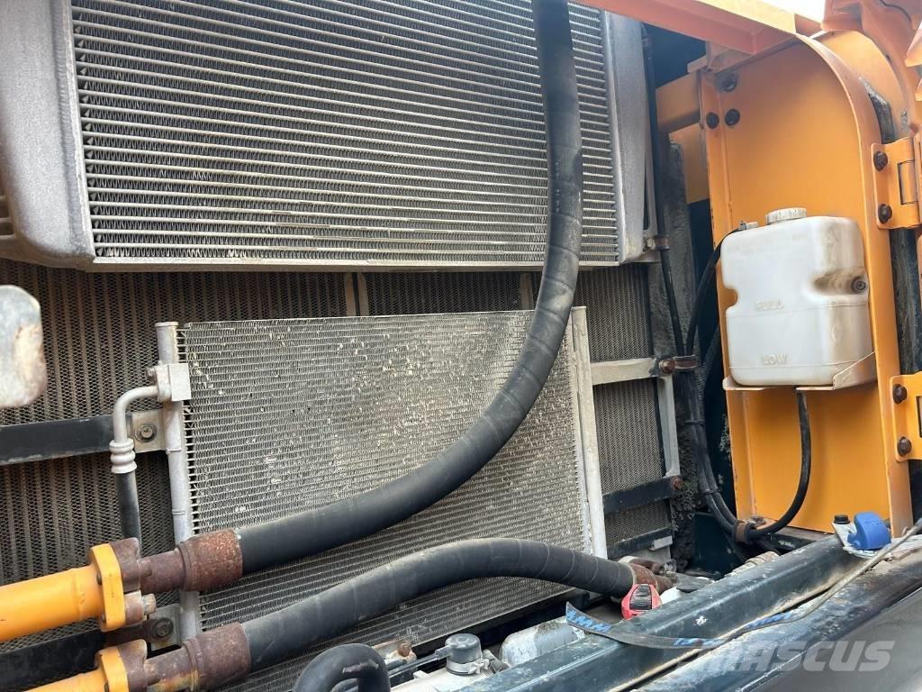 Hyundai R320 LC-9 Pelle sur chenilles