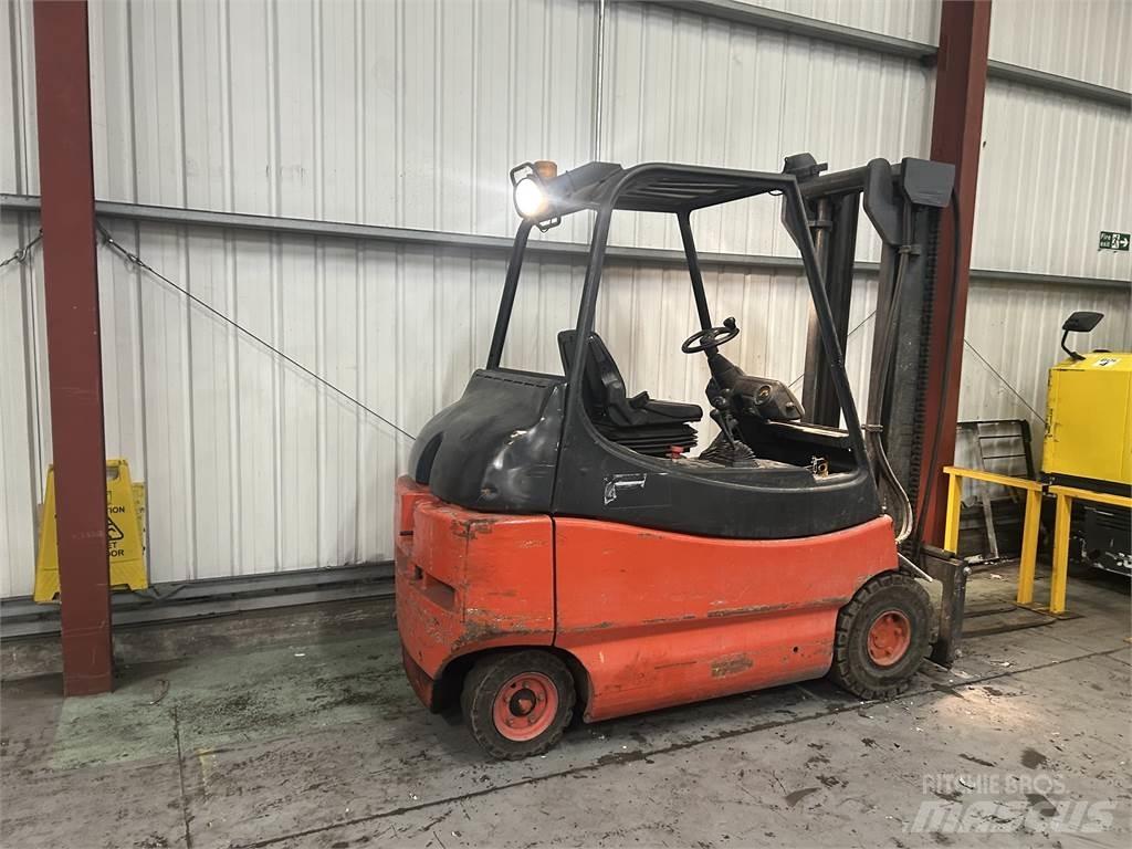 Linde E30-02 Chariots élévateurs électriques