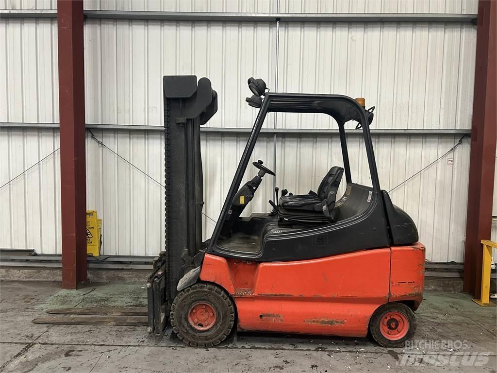 Linde E30-02 Chariots élévateurs électriques