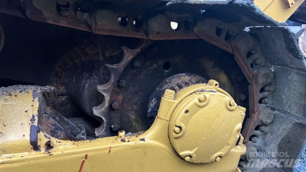 CAT D7 with ripper Bouteurs sur chenilles