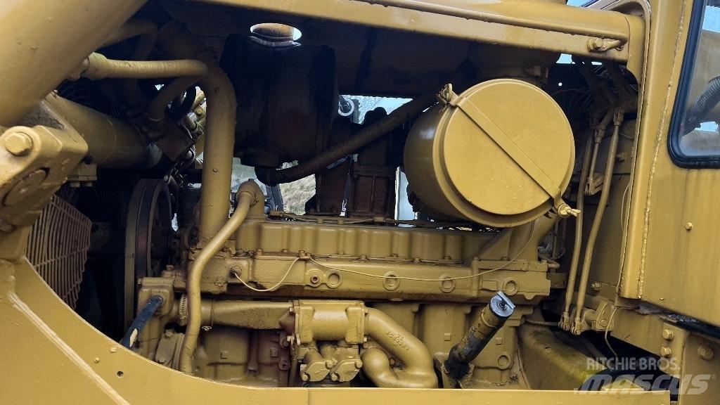 CAT D7 with ripper Bouteurs sur chenilles