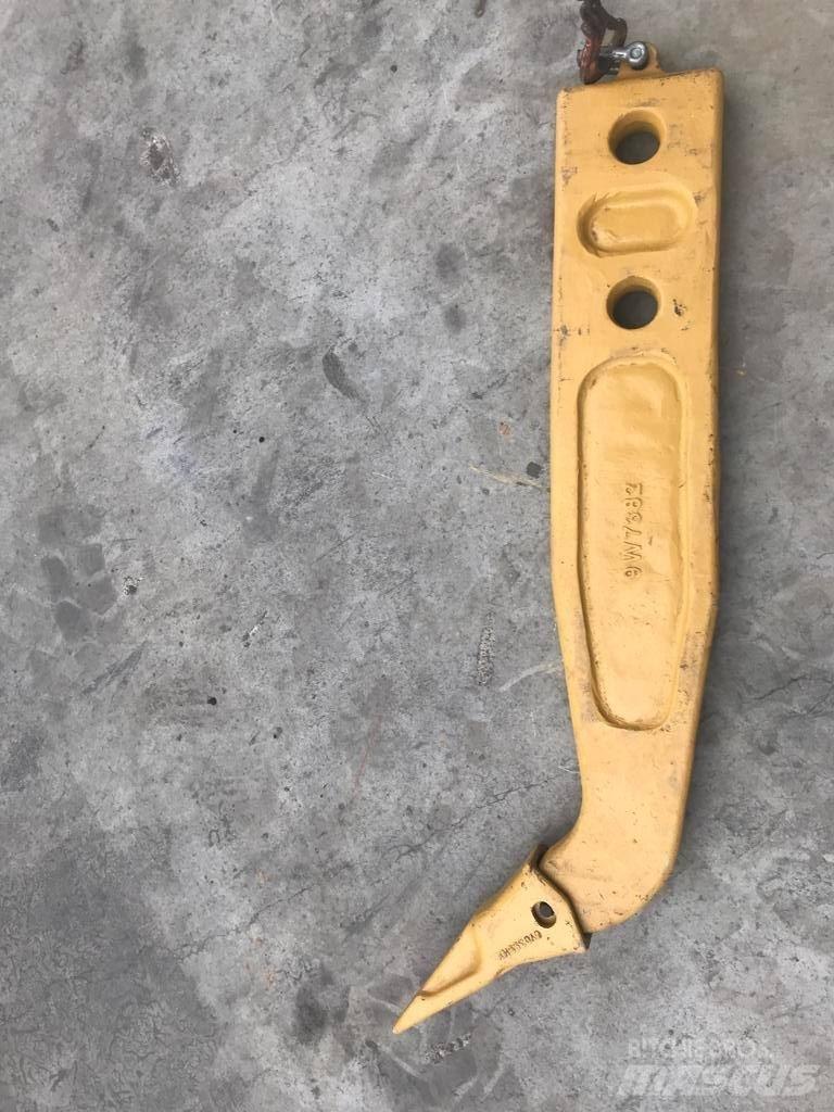 Komatsu D65 Shank Scarificateur