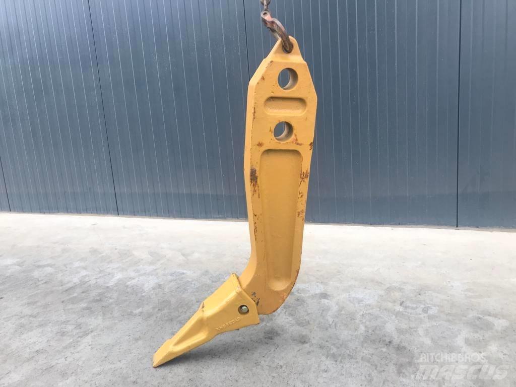 Komatsu D65 Shank Scarificateur