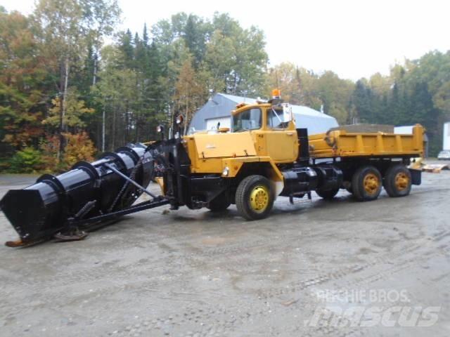 Mack RM 6866 S Chasse neige