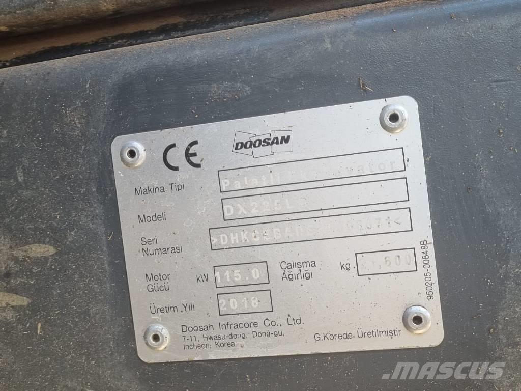 Doosan DX 225 Pelle sur chenilles