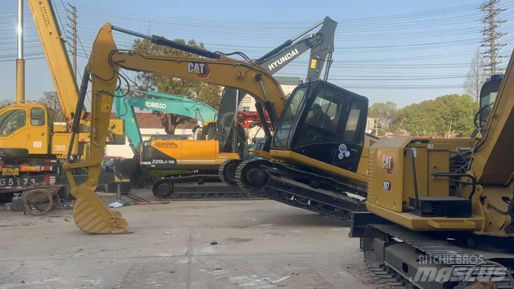 CAT 313 D Pelle sur chenilles