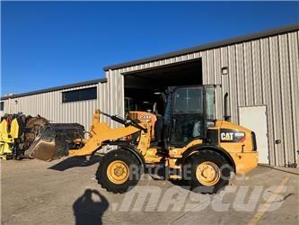 CAT 908m Chargeuse sur pneus