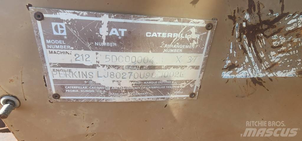 CAT 212 Pelle sur pneus