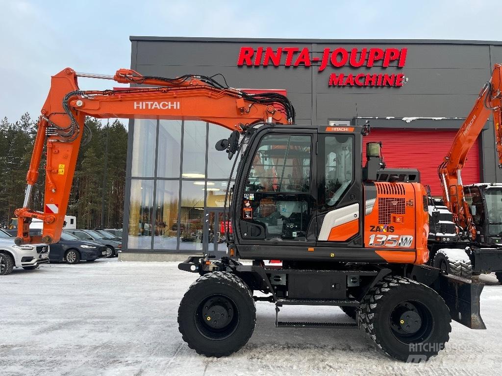 Hitachi ZX 135 W-7 Pelle sur pneus