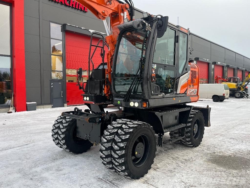 Hitachi ZX 135 W-7 Pelle sur pneus
