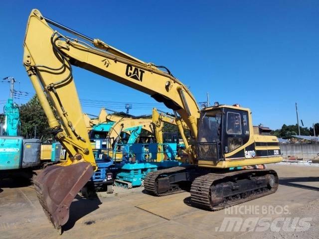 CAT 320 Pelle sur chenilles