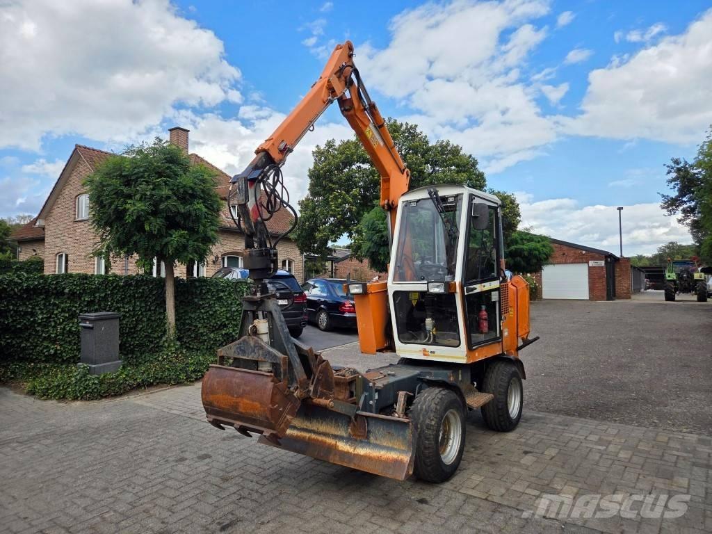 Boki 4551 Pelle sur pneus