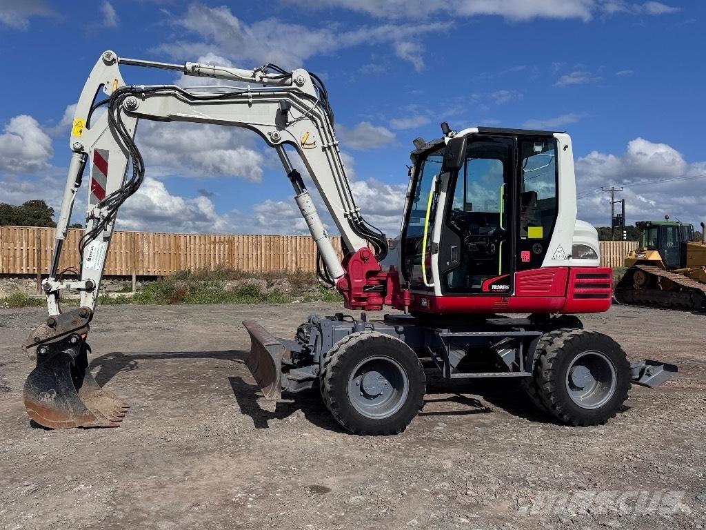 Takeuchi TB 295 W Pelle sur pneus