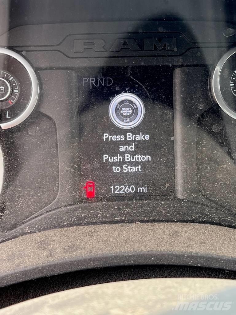 RAM 5500 Camion plateau