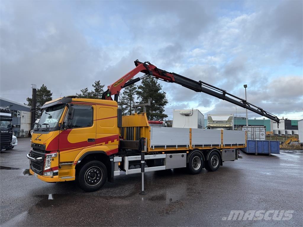 Volvo FM370 6x2 Camion plateau ridelle avec grue